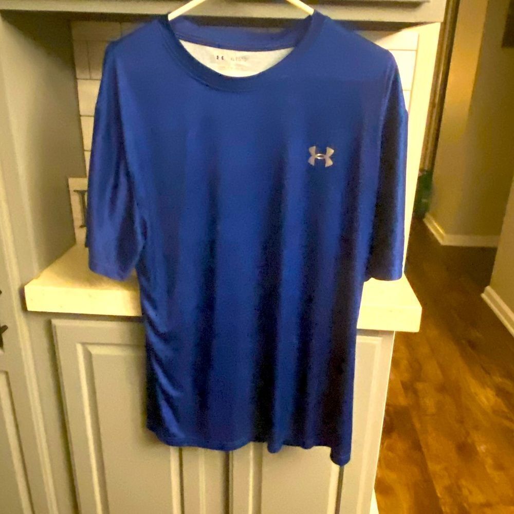Men’s Under armour shirt